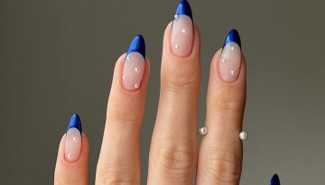 Blue chrome nails: 5 σχέδια για να δοκιμάσετε