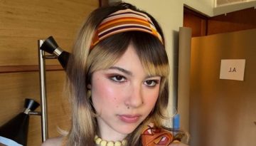Color Splash: Το ’60s look της Αlysa Liu με μακιγιάζ διανθισμένο με πορτοκαλί πινελιές είναι το inspo της ημέρας