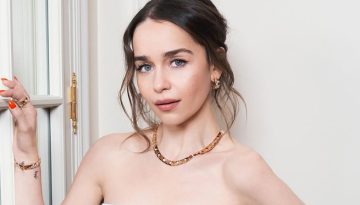 Emilia Clarke: &Alpha;&lambda;&lambda;&alpha;&gamma;ή &sigma;&tau;&alpha; &mu;&alpha;&lambda;&lambda;&iota;ά &mu;&epsilon; &sigma;&iota;&kappa; &kappa;&alpha;&rho;έ &kappa;&alpha;&iota; &mu;&epsilon;&lambda;ί &tau;ό&nu;&omicron;&upsilon;&sigmaf;