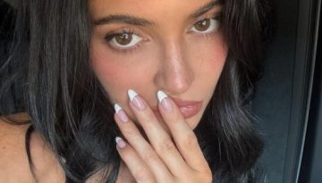 French Manicure: Η 2000’s εκδοχή με χοντρό tip κάνει την επιστροφή της