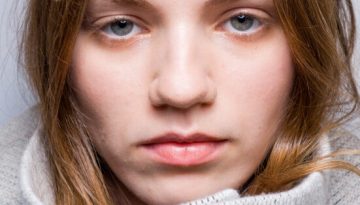 «Ghost Lashes»: Το ανοιξιάτικο beauty trend που επαναφέρει τις φυσικές βλεφαρίδες στο προσκήνιο