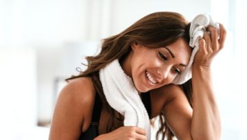 H γυμναστική σε υψηλές θερμοκρασίες επηρεάζει δέρμα και μαλλιά – Τι πρέπει να κάνεις για να τα διατηρήσεις προστατευμένα;