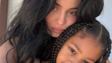 Kylie Jenner: Το matching ανοιξιάτικο manicure με την κόρη της Stormi