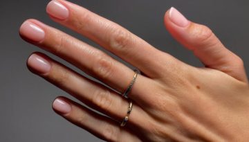 “No-Makeup Makeup” Nails: Η πιο ευκολοφόρετη και κομψή τάση στο μανικιούρ