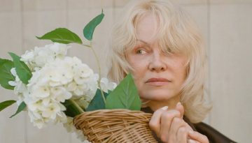 Pamela Anderson: Το κούρεμα που «σβήνει» χρόνια – Ιδανικό για γυναίκες 50+