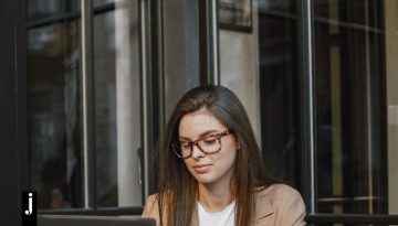 Productivity theatre: Όταν φαίνεσαι απασχολημένος αλλά δεν είσαι