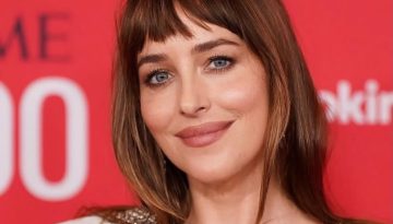 Time 100 Gala: Το natural glam της Dakota Johnson είναι η απόλυτη τάση της σεζόν