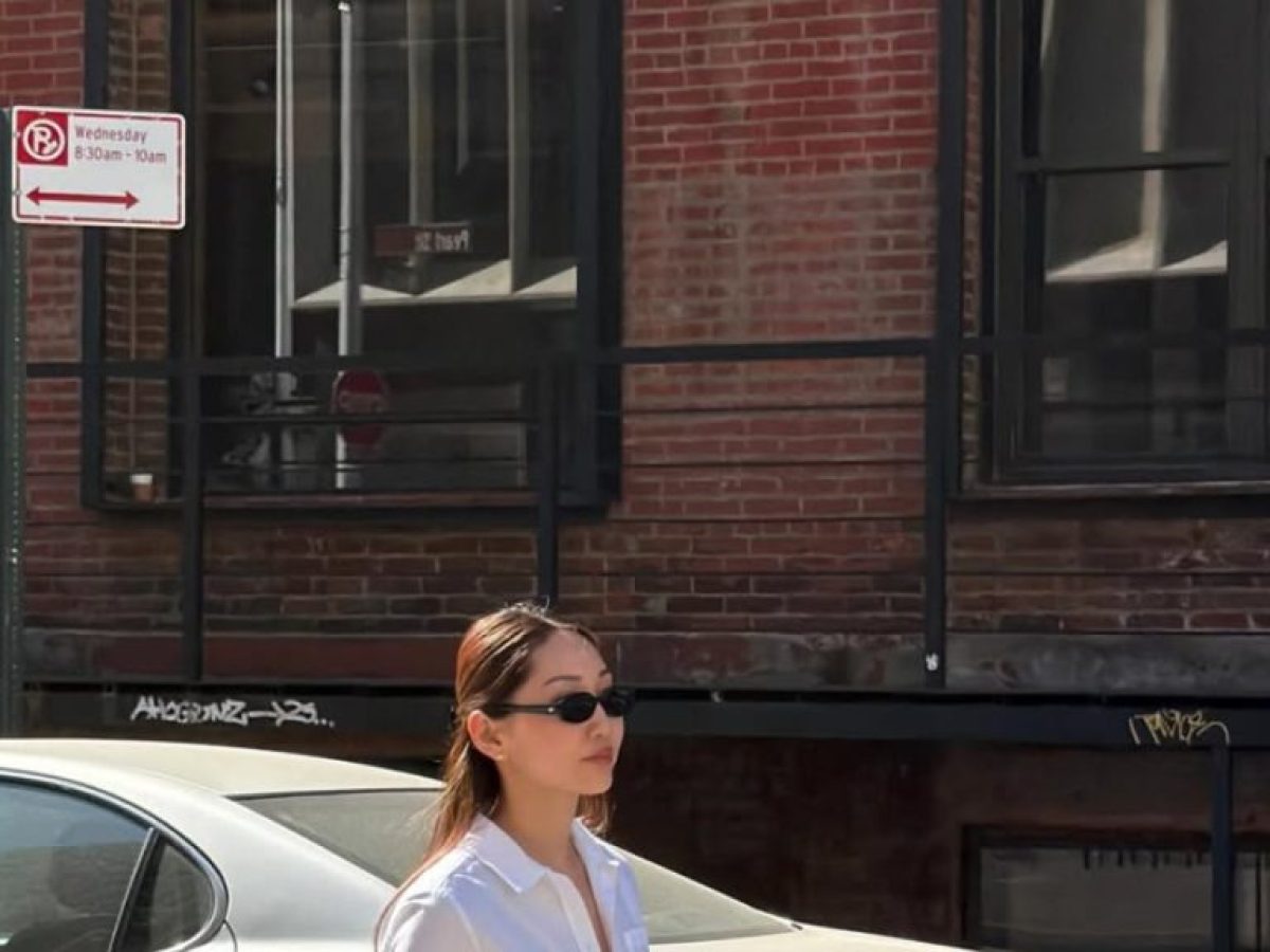 Tο κόλπο για να μην λερωθεί ποτέ ξανά ο γιακάς σου με makeup – Το απρόσμενο προϊόν ομορφιάς που θα σε σώσει