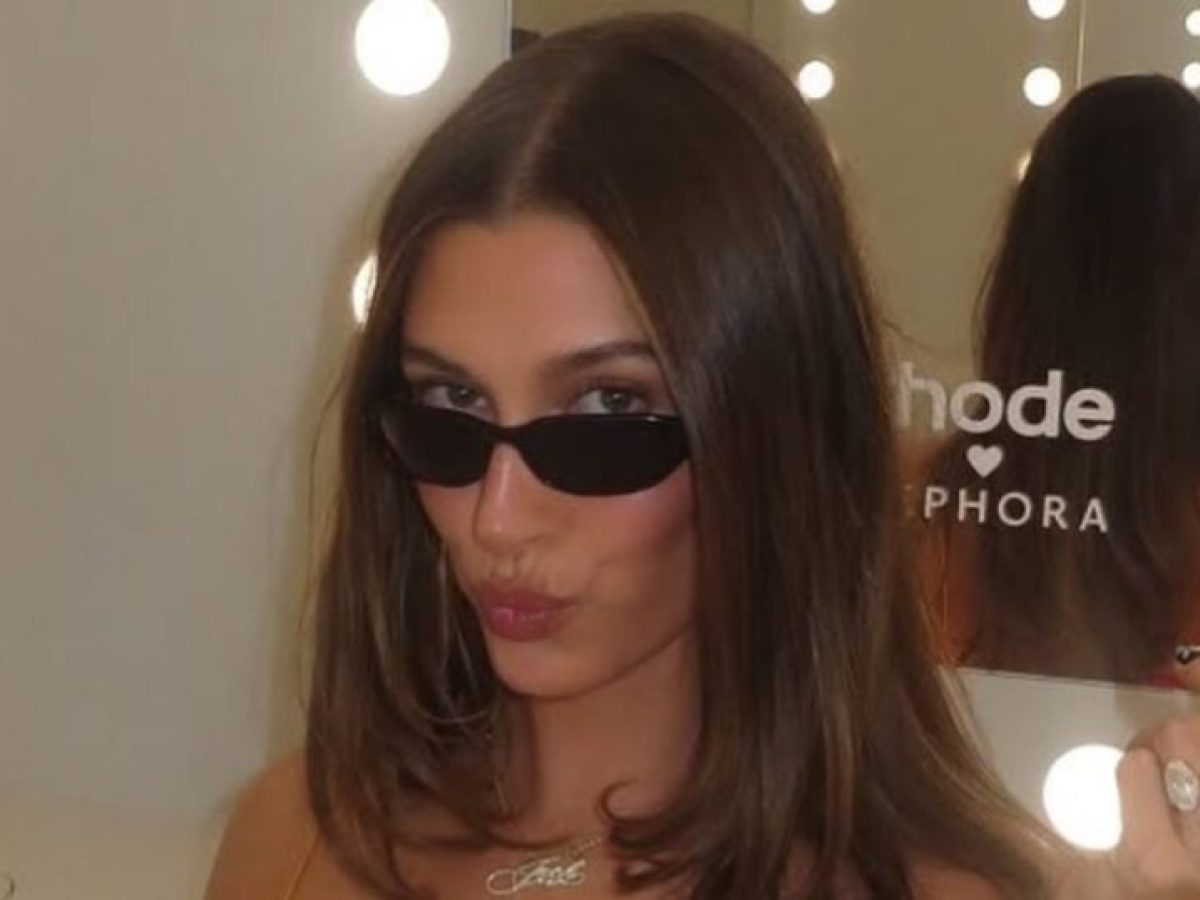 To μανικιούρ της Hailey Bieber έχει Coachella vides και όχι δεν είναι glazed donut