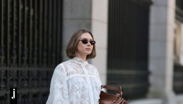 Αυτό είναι το τζιν που φορούν όλα τα It Girls και δίνουν μια ρομαντική νότα και στο πιο απλό σύνολο