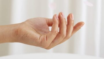 Εύκολοι τρόποι που θα βοηθήσουν στην επανόρθωση των νυχιών σας μετά το gel