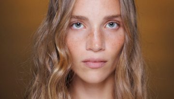 Ενυδατική κρέμα με χρώμα και SPF: Το απαραίτητο προϊόν του καθημερινού μακιγιάζ για την άνοιξη