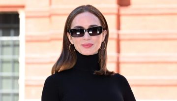 Η Emily Blunt φωτογραφίζεται με εντυπωσιακό platinum blonde bob που ελπίζουμε να μην είναι περούκα