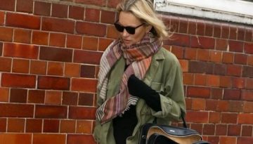 Η Kate Moss εμφανίστηκε με τη νέα It-bag της σεζόν