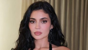 Η Kylie Jenner αναβαθμίζει το κλασικό french manicure με ένα glam twist