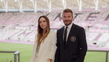 Η Victoria Beckham στο πλευρό του David Beckham στα εγκαίνια του νέου γηπέδου της Inter Miami – Η κομψή εμφάνιση, η οικογενειακή στήριξη και η απουσία του Brooklyn