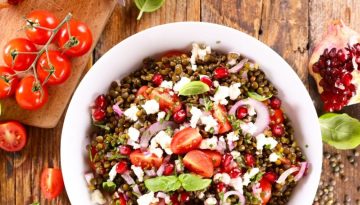 Η healthy συνταγή που θα λατρέψεις: Σαλάτα με φακές, ρόδι και φέτα