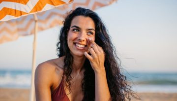 Η ομορφιά αρχίζει με προστασία: Αυτά τα αντηλιακά θα γίνουν η νέα σας εμμονή