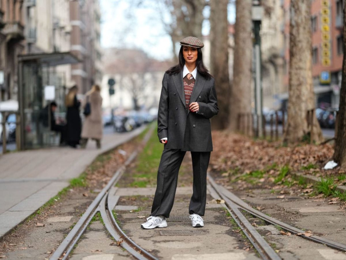 Κοστούμι με sneakers: Αυτό που όλες θέλουμε για να νιώθουμε καλά την άνοιξη