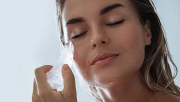 Μήπως ξύπνησες με κουρασμένη επιδερμίδα; Όλα όσα πρέπει να ξέρεις για το «hangover skin» και πως θα το αντιμετωπίσεις