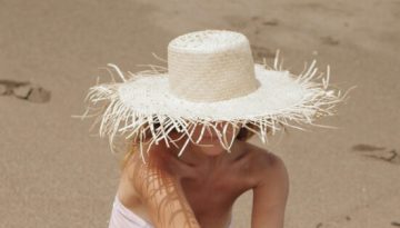 Τελικά τι σημαίνουν όλες αυτές οι ενδείξεις στις συσκευασίες των αντηλιακών;