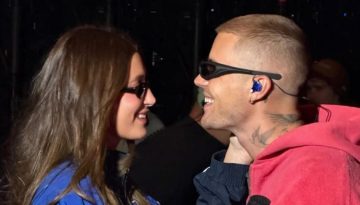 Το μανικιούρ της Hailey Bieber το δεύτερο Σαββατοκύριακο του Coachella κρύβει έναν μυστικό φόρο τιμής στον Justin