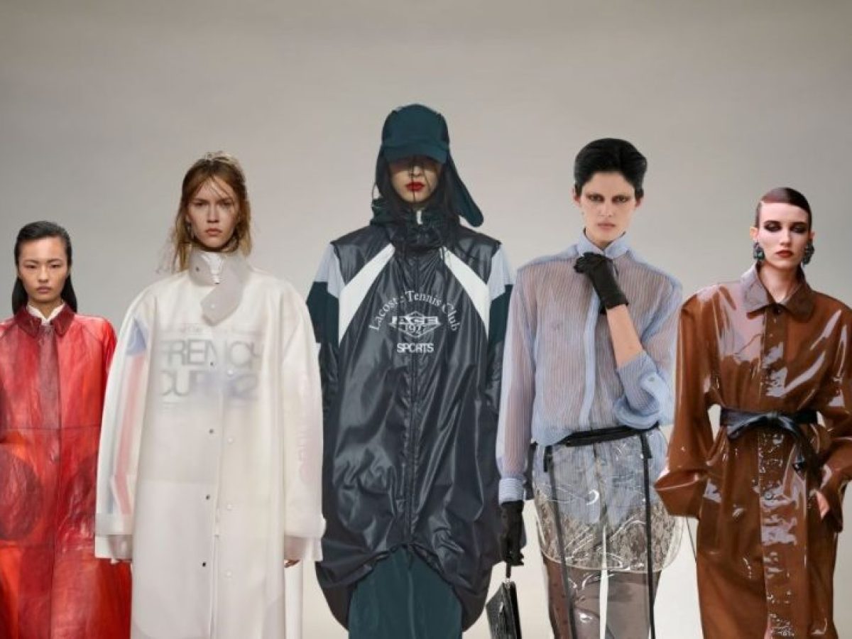 Αδιάβροχο: Από πρακτικό κομμάτι γίνεται ο απόλυτος πρωταγωνιστής του στιλ μας