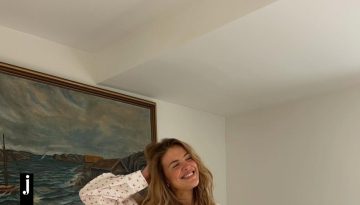 Beauté την Κυριακή: Πώς να χρησιμοποιήσεις το αμυγδαλέλαιο για να αποκτήσεις μακριά και δυνατά μαλλιά