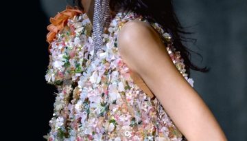 Dior Cruise 2027: Η παριζιάνικη φινέτσα κάτω από τα λαμπερά φώτα του Χόλιγουντ