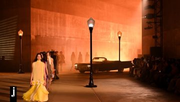 Dior: O &Tau;&zeta;ό&nu;&alpha;&theta;&alpha;&nu; Ά&nu;&tau;&epsilon;&rho;&sigma;&omicron;&nu; &pi;&alpha;&rho;&omicron;&upsilon;&sigma;ί&alpha;&sigma;&epsilon; &tau;&eta;&nu; &pi;&rho;ώ&tau;&eta; cruise &sigma;&upsilon;&lambda;&lambda;&omicron;&gamma;ή &tau;&omicron;&upsilon;, &mu;ί&alpha; &epsilon;&xi;&epsilon;&rho;&epsilon;ύ&nu;&eta;&sigma;&eta; &mu;&epsilon;&tau;&alpha;&xi;ύ &tau;&omicron;&upsilon; &omicron;ί&kappa;&omicron;&upsilon; &kappa;&alpha;&iota; &tau;&omicron;&upsilon; &Chi;ό&lambda;&iota;&gamma;&omicron;&upsilon;&nu;&tau;