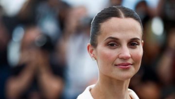 H Alicia Vikander απογειώνει για άλλη μια φορά το minimal beauty look