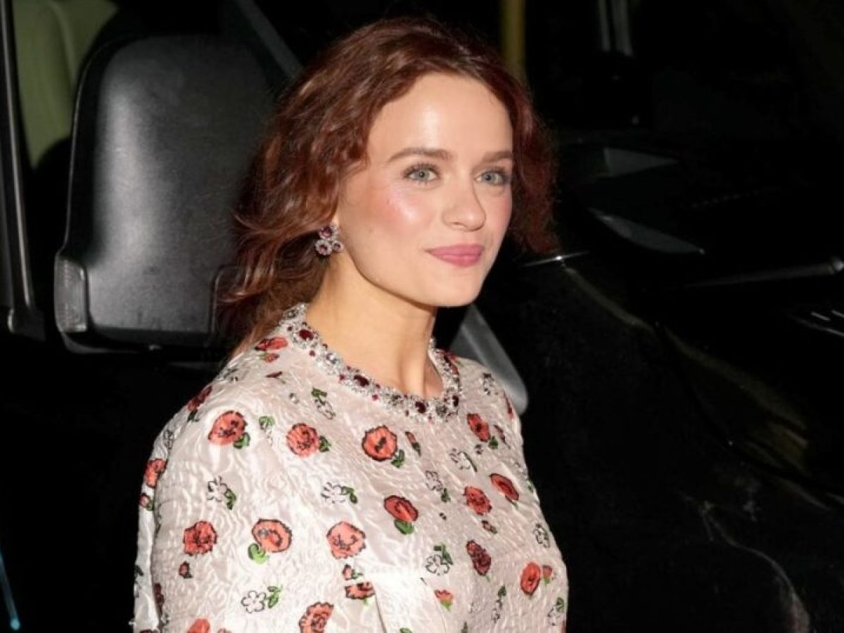 H Joey King φοράει τη σκιά ματιών που πρέπει να πάρει την πρώτη θέση στο νεσεσέρ σου το συντομότερο δυνατό