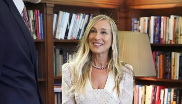 Sarah Jessica Parker: Το elegant beauty look της δίπλα στην Camilla που συζητήθηκε