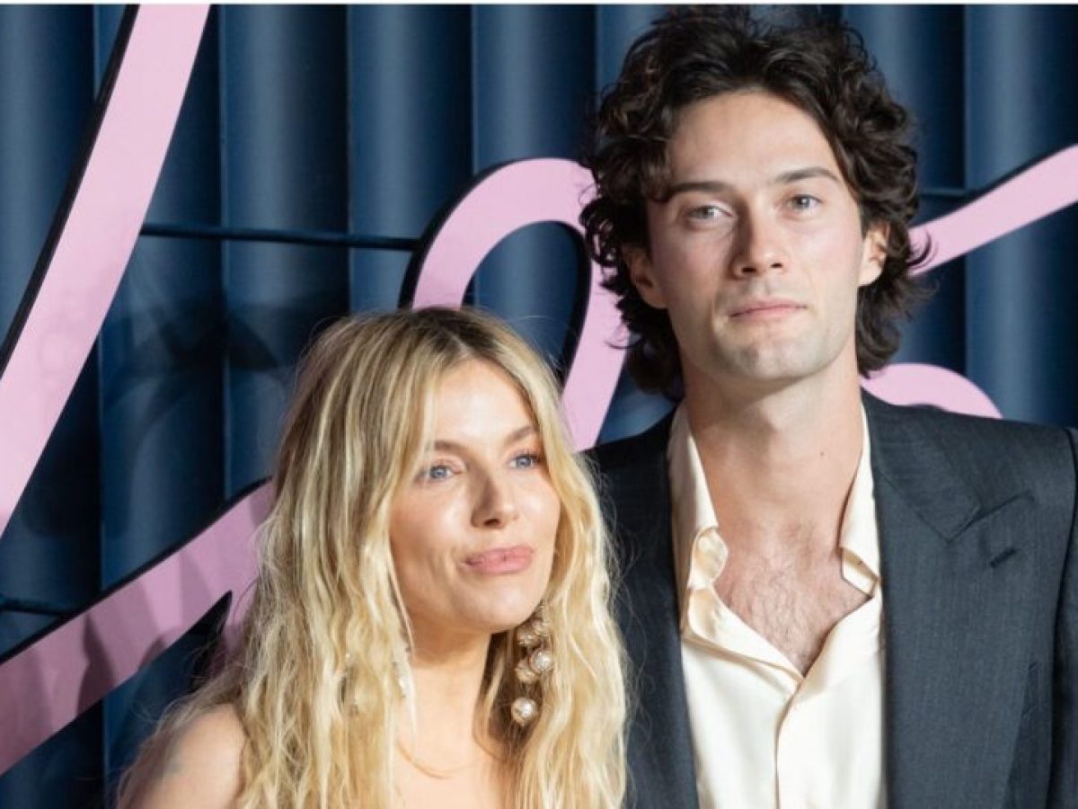 Sienna Miller: Έγινε μαμά για τρίτη φορά σε ηλικία 44 ετών