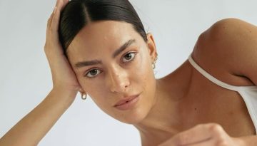 Skin Cycling: Η skincare ρουτίνα που υπόσχεται λιγότερους ερεθισμούς και περισσότερο glow