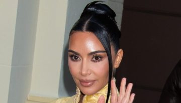 To Japanese updo της Kim Kardashian μοιάζει με γλυπτό