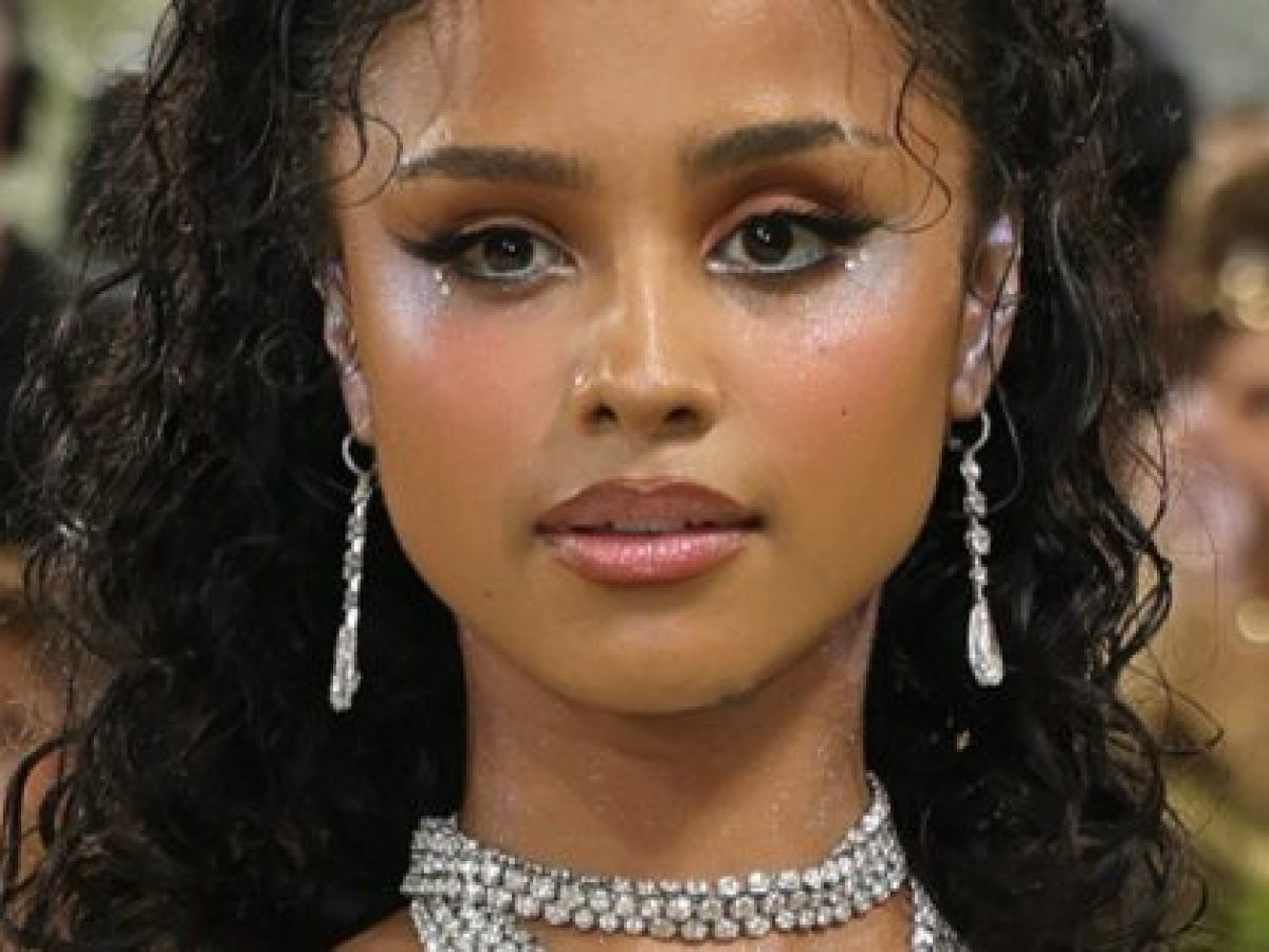 Tyla: Το λαμπερό μακιγιάζ της στο Met Gala φέρνει τη λάμψη ξανά στο επίκεντρο αυτό το καλοκαίρι