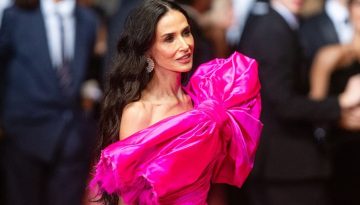 Η Demi Moore σε μία ακόμα συγκλονιστική εμφάνιση στις Κάννες