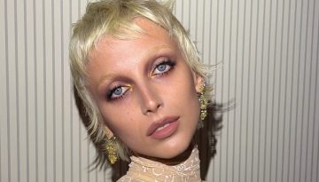 Η holograph λάμψη της Emma Chamberlain στο Met Gala 2026 που συζητήθηκε όσο καμία