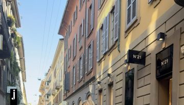 Μετά τα σατέν παντελόνια έρχονται τα taffeta pants – Πώς θα τα φορέσεις