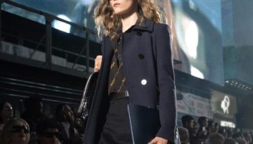 Ο οίκος Gucci μετέτρεψε την Times Square σε ένα εντυπωσιακό σκηνικό για την επίδειξη Cruise 2027