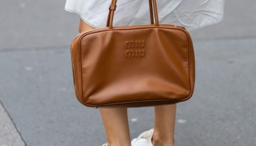 Τα ωραιότερα λευκά sneakers για να φορέσετε με τα φορέματα του καλοκαιριού