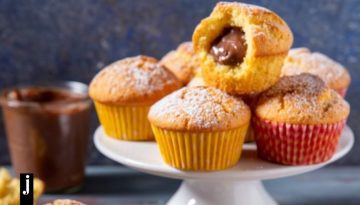 Τα πιο αφράτα muffins με κρυμμένη σοκολατένια έκπληξη