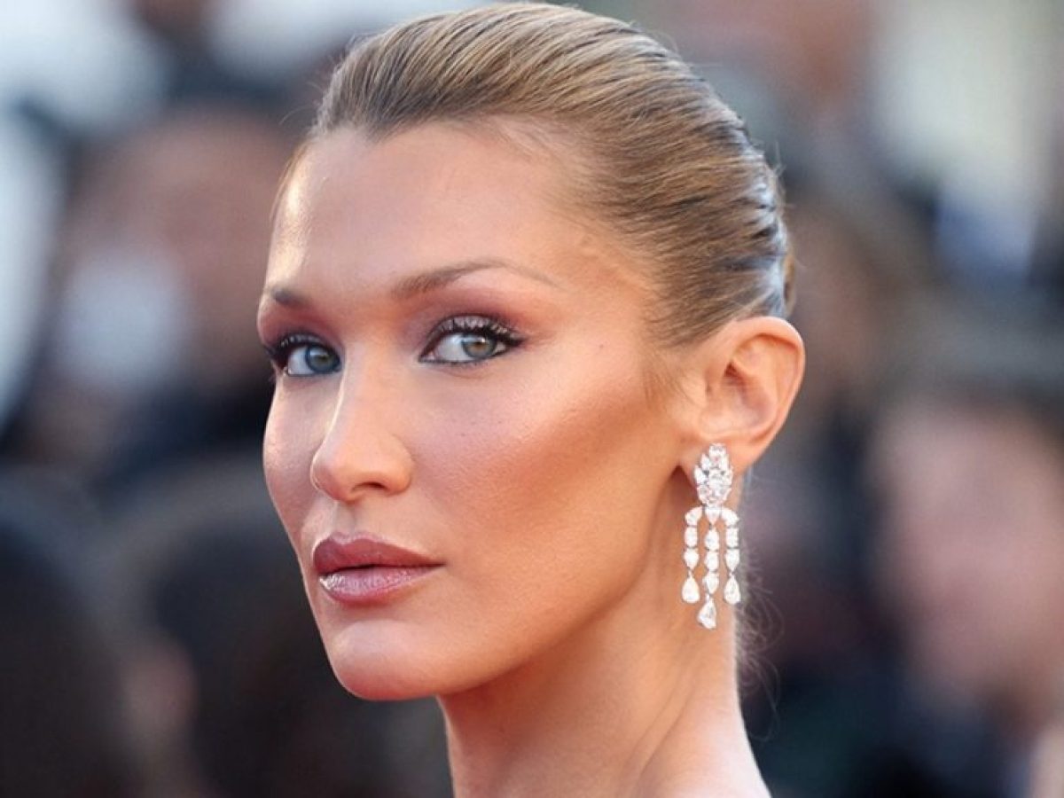 Το σινιόν της Bella Hadid στις Κάννες είναι τέλειο για το καλοκαίρι