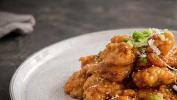 Τραγανό κοτόπουλο με honey butter sauce: Ζουμερό και crunchy, αυτό το πιάτο είναι απλά εθιστικό
