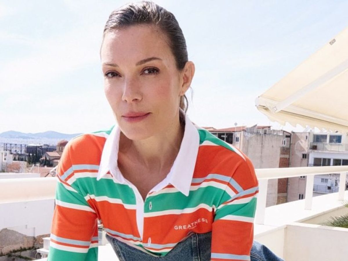 Βίκυ Καγιά: Φόρεσε το rugby shirt με τον πιο girly τρόπο