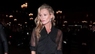 Buccal massage: &Eta; &nu;έ&alpha; &epsilon;&mu;&mu;&omicron;&nu;ή &tau;&omega;&nu; celebrities