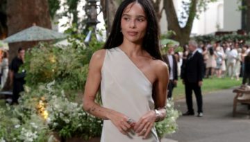 &Eta; Zo&euml; Kravitz έ&kappa;&lambda;&epsilon;&psi;&epsilon; &tau;&iota;&sigmaf; &epsilon;&nu;&tau;&upsilon;&pi;ώ&sigma;&epsilon;&iota;&sigmaf; &omega;&sigmaf; &omicron;&iota;&kappa;&omicron;&delta;έ&sigma;&pi;&omicron;&iota;&nu;&alpha; &sigma;&tau;&omicron; cocktail party &tau;&eta;&sigmaf; Jessica McCormack, &mu;&epsilon; έ&nu;&alpha; &omicron;&nu;&epsilon;&iota;&rho;&iota;&kappa;ό one-shoulder &phi;ό&rho;&epsilon;&mu;&alpha; &ndash; Marie Claire