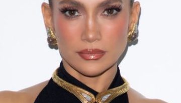 Jennifer Lopez &chi;&omega;&rho;ί&sigmaf; &phi;ί&lambda;&tau;&rho;&alpha;: &Delta;&epsilon;ί&tau;&epsilon; &tau;&omicron; &phi;&upsilon;&sigma;&iota;&kappa;ό &tau;&eta;&sigmaf; &pi;&rho;ό&sigma;&omega;&pi;&omicron; &mu;ό&lambda;&iota;&sigmaf; &xi;ύ&pi;&nu;&eta;&sigma;&epsilon;