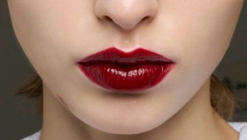 Latex Lips: &Eta; &kappa;&alpha;&lambda;&omicron;&kappa;&alpha;&iota;&rho;&iota;&nu;ή &tau;ά&sigma;&eta; &sigma;&tau;&omicron; &mu;&alpha;&kappa;&iota;&gamma;&iota;ά&zeta; &pi;&omicron;&upsilon; &theta;έ&lambda;&epsilon;&iota; &tau;&alpha; &chi;&epsilon;ί&lambda;&eta; super glossy